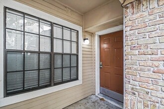 2300 Old Spanish Trl, Unit 115 in Houston, TX - Foto de edificio - Building Photo