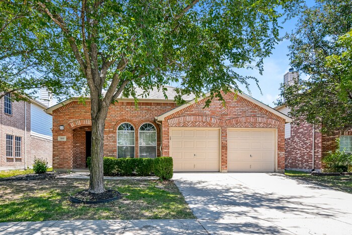 513 Colt Dr in Forney, TX - Foto de edificio