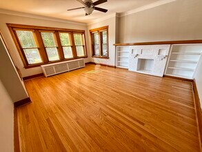 5336 W Dakin St, Unit 1st Floor in Chicago, IL - Foto de edificio - Building Photo