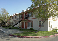 2060 S Maple Ave in Fresno, CA - Building Photo - Building Photo