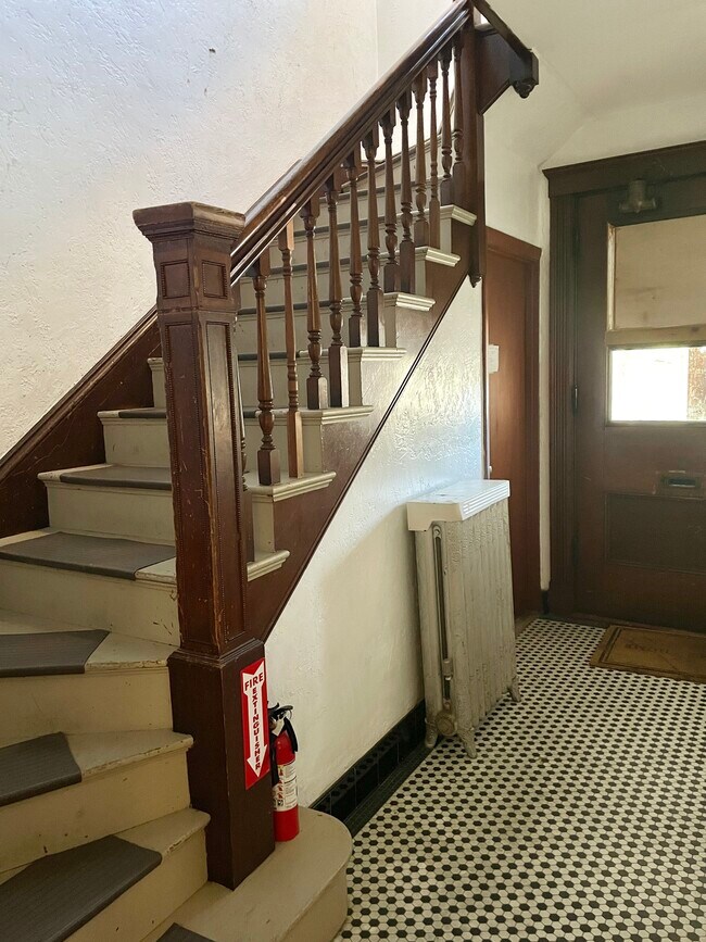 148 Strathmore Rd, Unit 1 in Boston, MA - Foto de edificio - Building Photo