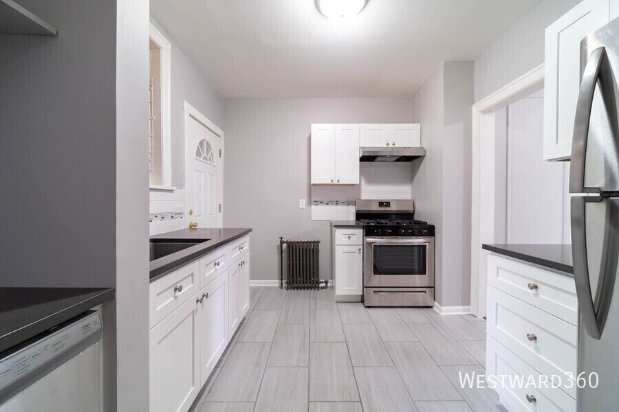 2136 W Arthur Ave in Chicago, IL - Building Photo