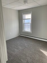 18 Fisher St, Unit 2 in North Attleboro, MA - Foto de edificio - Building Photo