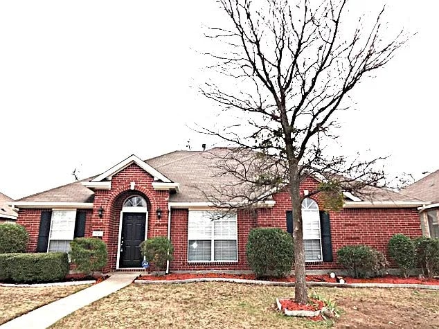 property at 3021 Avery Ln