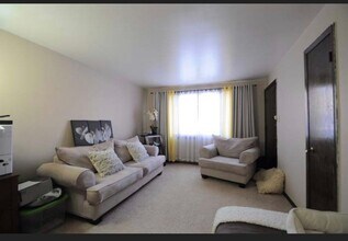 6225 W 64th Pl, Unit b in Chicago, IL - Foto de edificio - Building Photo