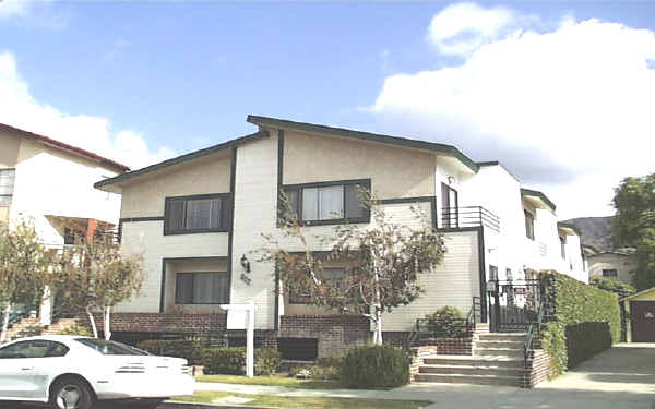 327 W Stocker St in Glendale, CA - Building Photo