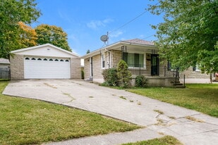 5811 Dell Rose Dr in Louisville, KY - Building Photo