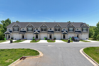 Beaumont At Fernhill in Clemmons, NC - Building Photo - Building Photo