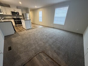 15353 Dominique Dr in Clinton Township, MI - Foto de edificio - Building Photo