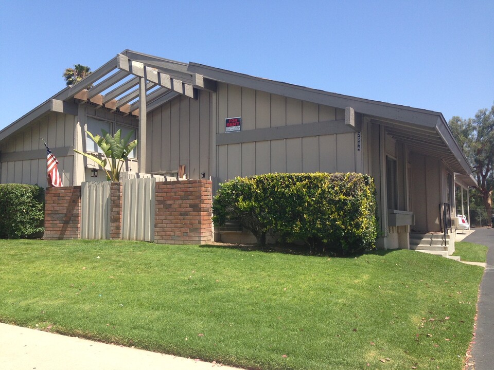 2644 Phipps Ave in Simi Valley, CA - Building Photo