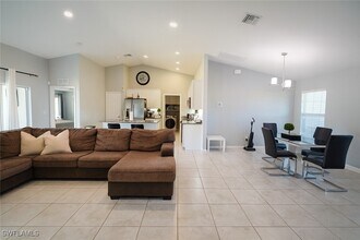 4341 NW 34th Pl in Cape Coral, FL - Building Photo - Building Photo