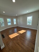 117 Rome Ave, Unit 1 in Providence, RI - Foto de edificio - Building Photo