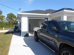 937 Graystone Ave in Lehigh Acres, FL - Building Photo - Building Photo