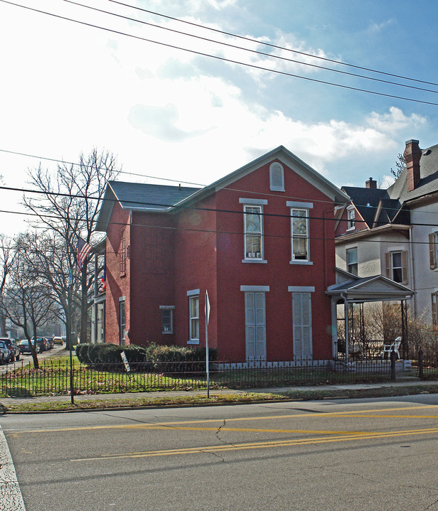 216 E Central Ave in Miamisburg, OH - Building Photo