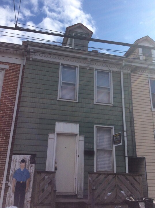 432 W College Ave in York, PA - Building Photo