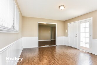 1830 Jenkee Ave in Florissant, MO - Foto de edificio - Building Photo