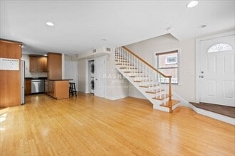 139 Nottinghill Rd, Unit 1L in Boston, MA - Foto de edificio - Building Photo