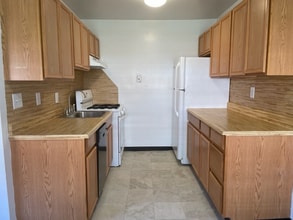 77 Orange Rd in Montclair, NJ - Building Photo - Building Photo
