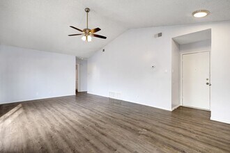 5234-5236 Meadow Rise St in San Antonio, TX - Building Photo - Building Photo