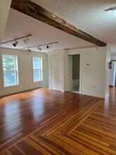 17 Concord St, Unit 2 in Belmont, NH - Foto de edificio - Building Photo