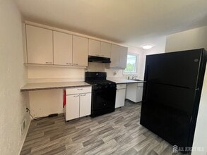 14 Barkalow St in South Amboy, NJ - Building Photo - Building Photo
