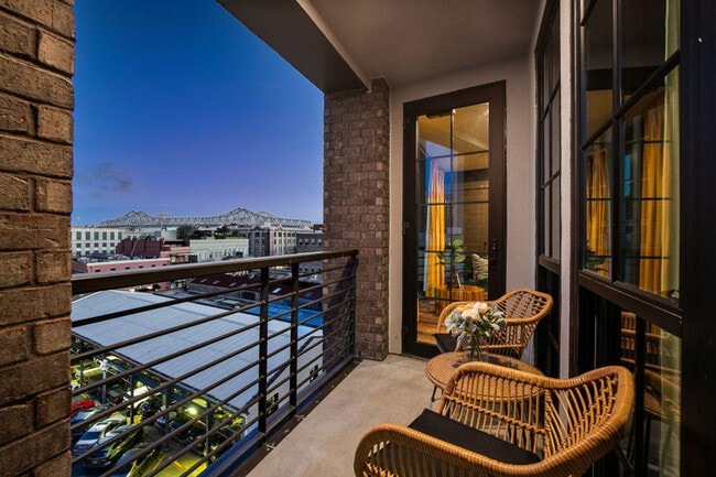 611 Commerce St in New Orleans, LA - Foto de edificio - Building Photo