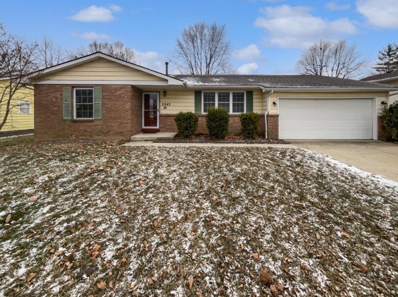 2343 Salem Ave in Grove City, OH - Building Photo