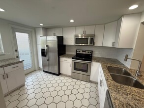 441 NE 195th St in Miami, FL - Building Photo - Building Photo