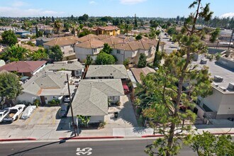 6444 Gage Ave in Bell Gardens, CA - Building Photo - Building Photo