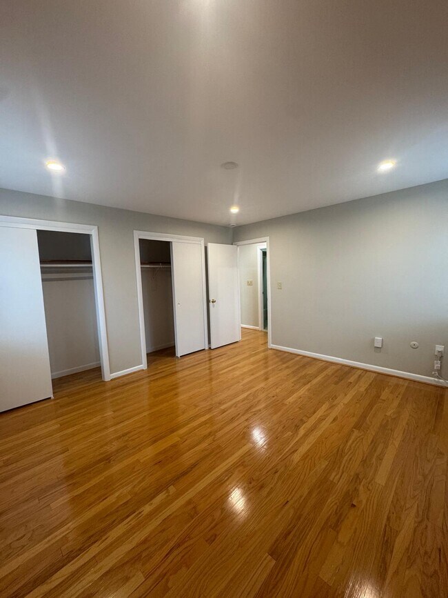 28 Brentwood St, Unit 5 in Boston, MA - Foto de edificio - Building Photo