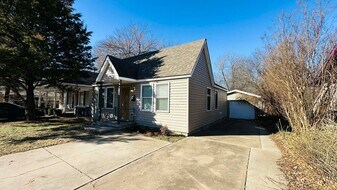 1502 Barkley St in Norman, OK - Building Photo