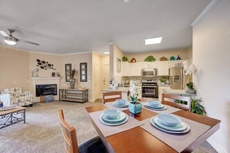 San Tropez in Las Vegas, NV - Foto de edificio - Building Photo