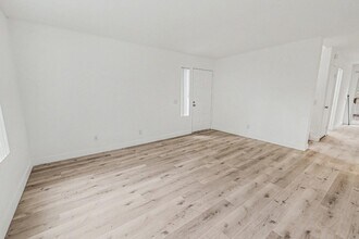 1447 Manzana Way in San Diego, CA - Building Photo - Building Photo