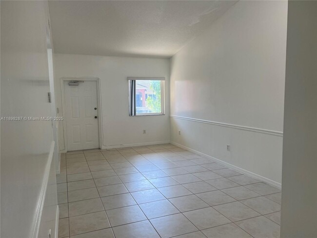 980 NE 33rd Terrace in Homestead, FL - Foto de edificio - Building Photo