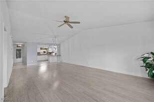 15350 Moonraker Ct in North Fort Myers, FL - Building Photo