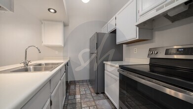 128 W Rockrimmon Blvd in Colorado Springs, CO - Building Photo - Building Photo