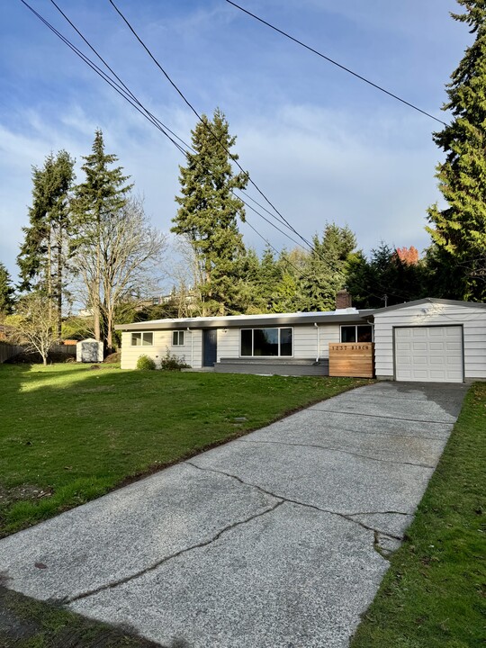 1237 Birch St in Edmonds, WA - Building Photo