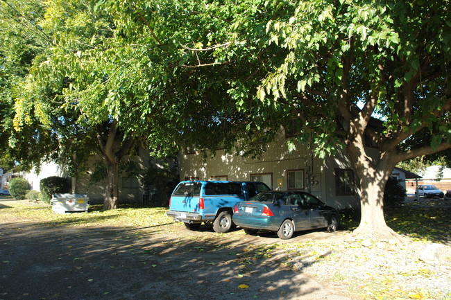 1204 W 5th St in Chico, CA - Building Photo - Building Photo