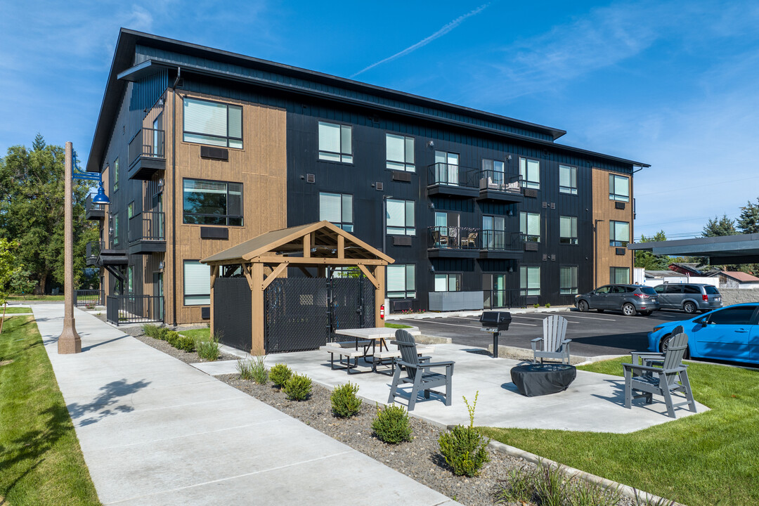 Sawtooth Flats in Post Falls, ID - Building Photo