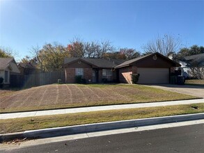 1404 Legget St in Arlington, TX - Building Photo - Building Photo