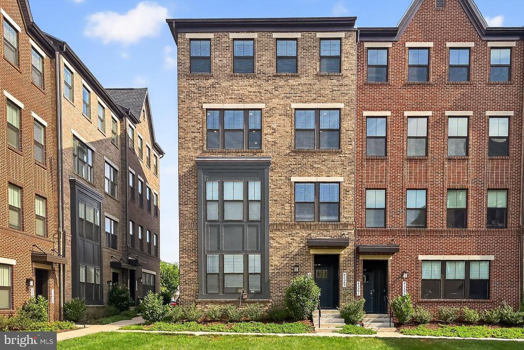 43389 Radford Divide Ter in Ashburn, VA - Building Photo