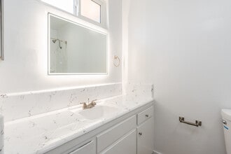 1600 W. 5th St. in Oxnard, CA - Building Photo - Interior Photo