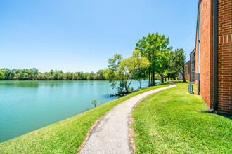 Waterside Apartments in Houston, TX - Building Photo - Building Photo