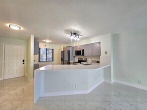 2232 N Cypress Bend Dr in Pompano Beach, FL - Foto de edificio - Building Photo