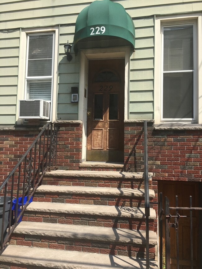 229 Clinton St, Unit 7