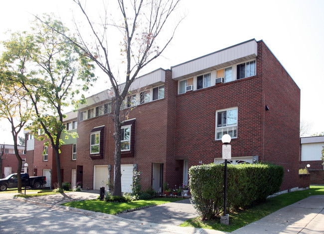 36-46 John Cabotway in Toronto, ON - Building Photo - Primary Photo