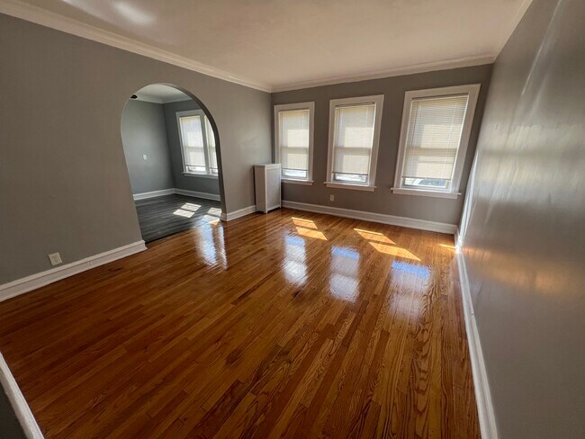 8559 S Bennett Ave in Chicago, IL - Building Photo - Building Photo