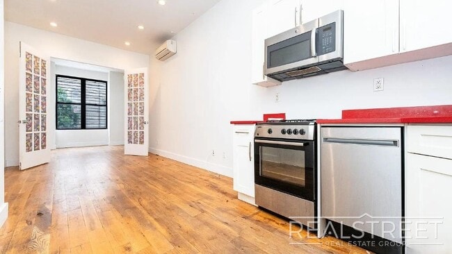 Suydam Street, Unit 1R