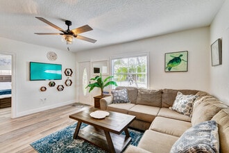 4910 Garden Ave in West Palm Beach, FL - Building Photo - Building Photo