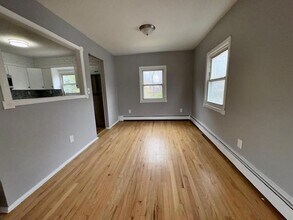 7 Green St, Unit A in Hastings On Hudson, NY - Foto de edificio - Building Photo